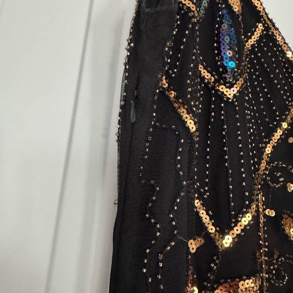 Metime Elegant Black Mini Dress with Gold and Blue Embellishments - Picture 5 of 6